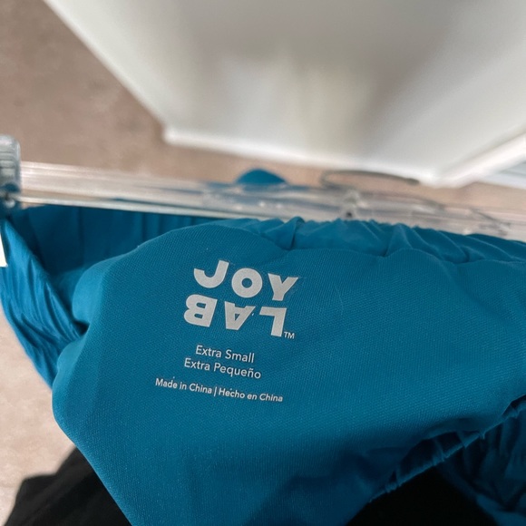 Joylab high waisted flowy shorts - Picture 2 of 5